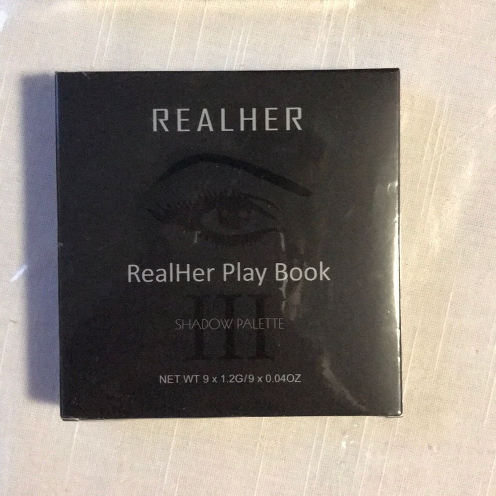 REALHER PLAY BOOK SHADOW PALETTE